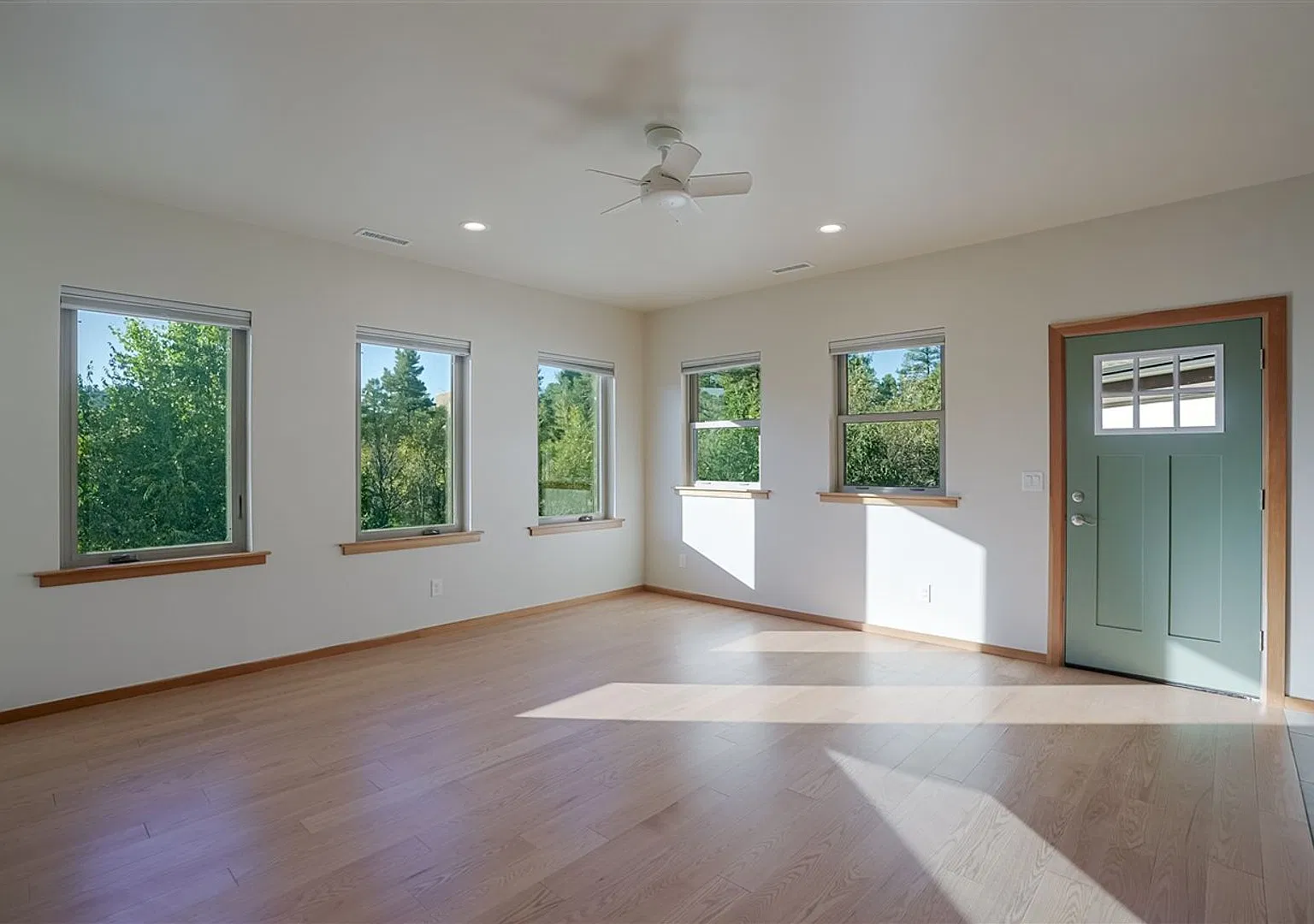 Beautiful 3-Bedroom Creekside Home Near Downtown Prescott with Detached Garage! — Photo 4