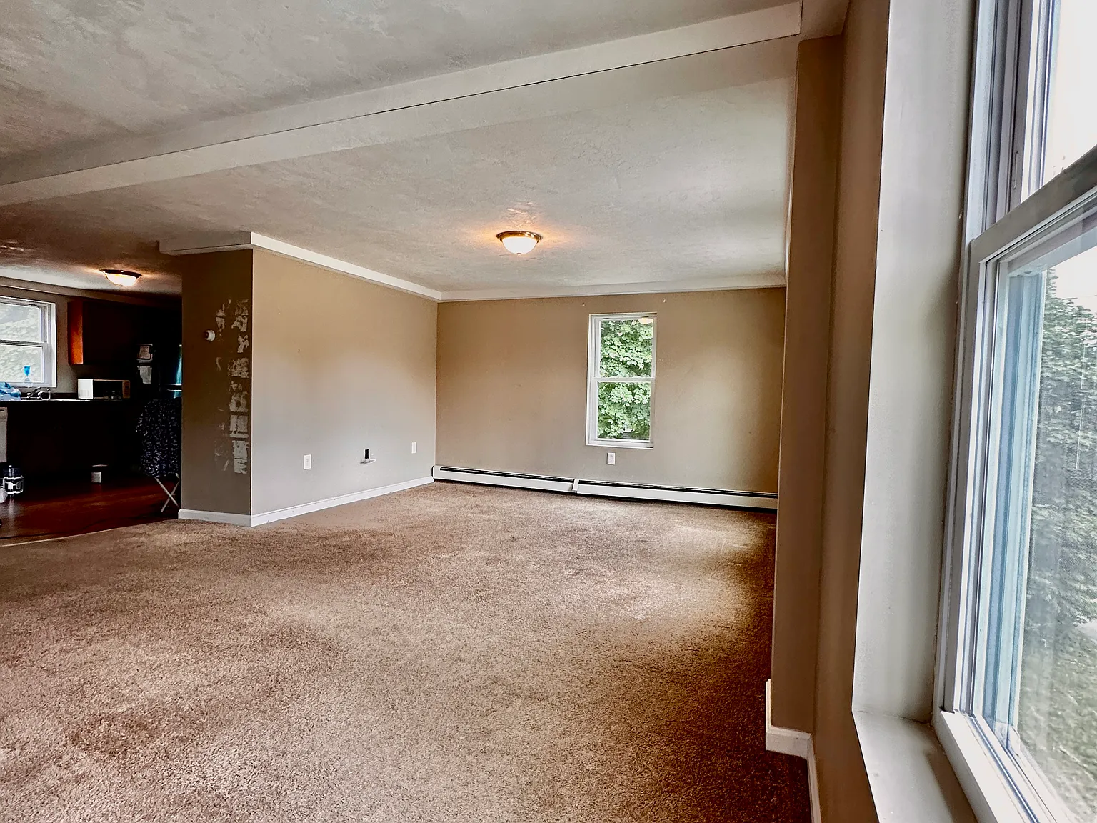 5 bed, 1560 sqft, $2,700 — Photo 3