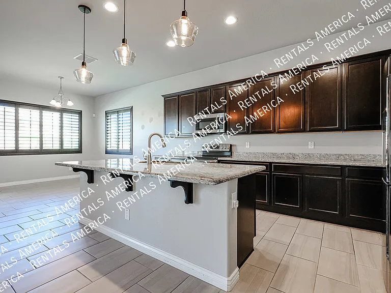 8544 W Midway Ave — Photo 9