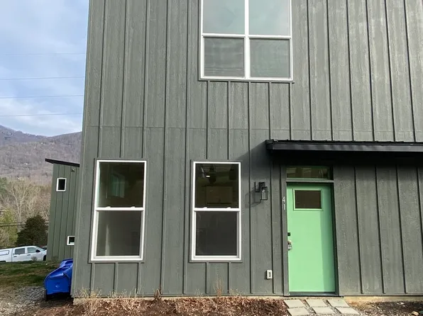 41 Appalachian Trl, Maggie Valley, NC 28751