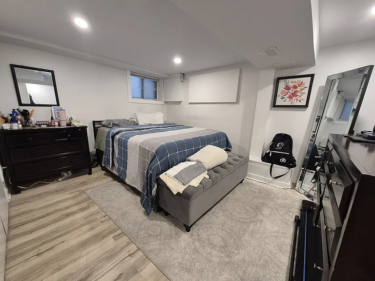 1191 Woodbine Ave #BASEMENT — Photo 10