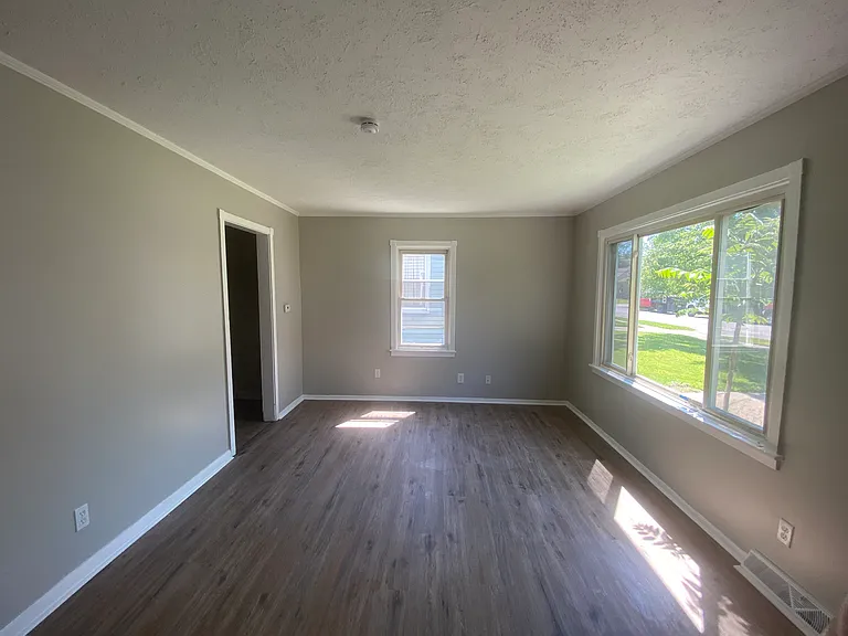 12202 Lena Ave — Photo 14