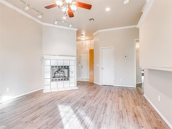 3rd image of 400 W 10th St