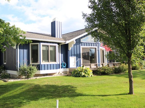 203 Baden Pl, Fremont, MI 49412