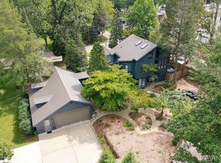 36 Union St, Douglas, MI 49406