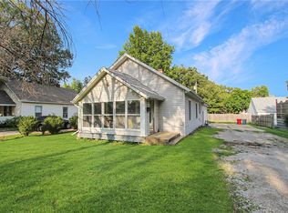 815 Division St, Charleston, IL 61920