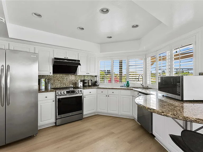 24282 Sunnybrook Cir — Photo 8