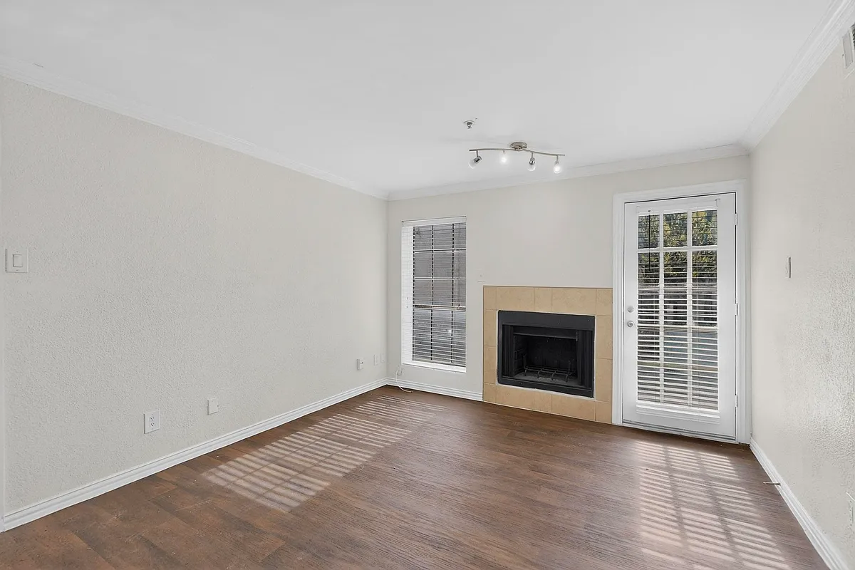 Building Photo - 4917 Belmont Ave