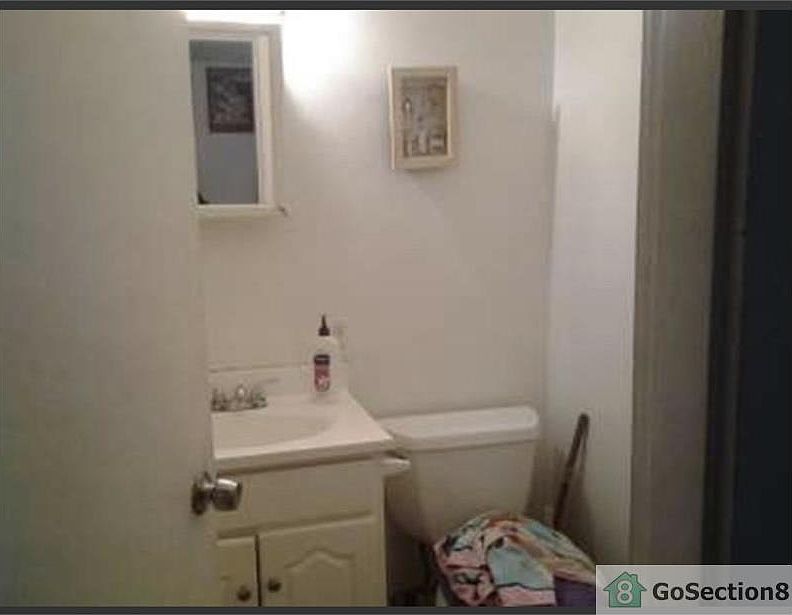 2nd image of 21 Sycamore St APT 1