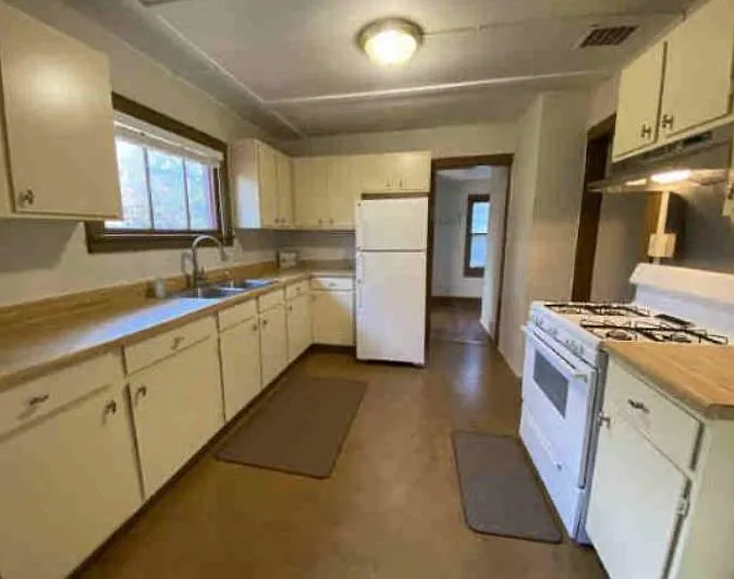 2593 Norwood St — Photo 6