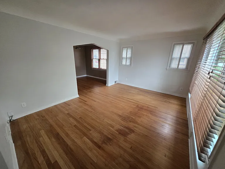 506 W Twelve Mile Rd — Photo 3