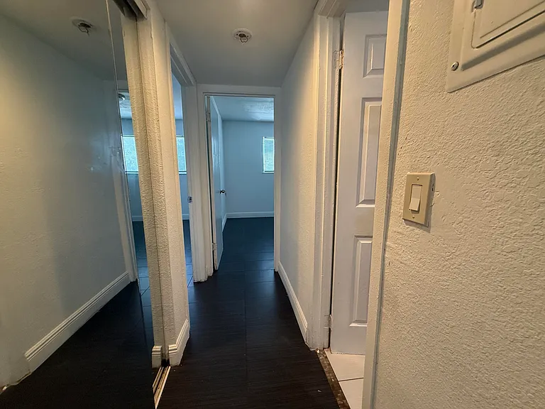 37 SW 14th St #17 — Photo 8