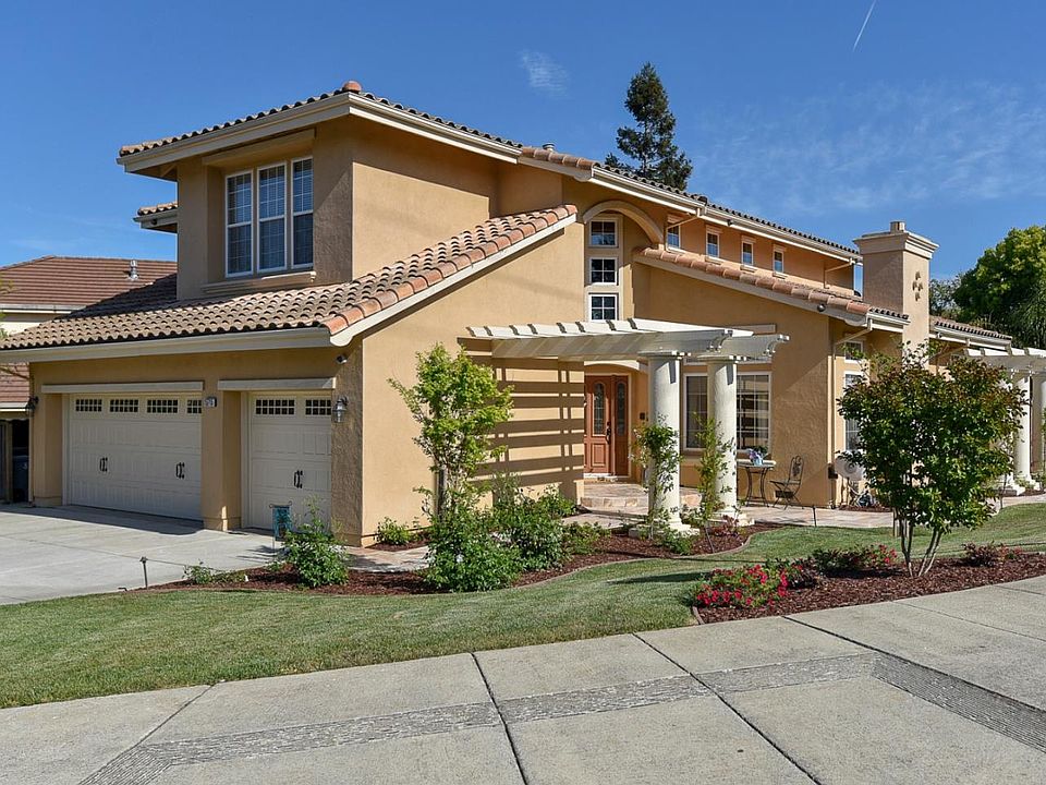 1st image of 15715 La Tierra Dr