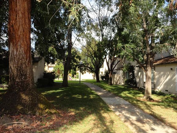 4th image of 1059 Regency Knoll Dr