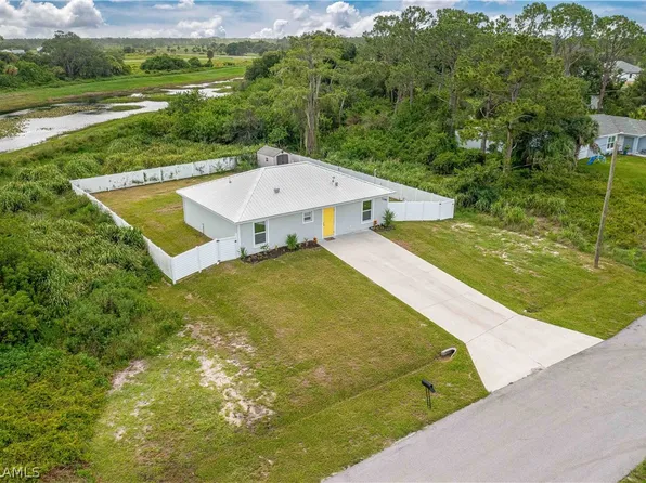 7085 Brazil Cir, Labelle, FL 33935