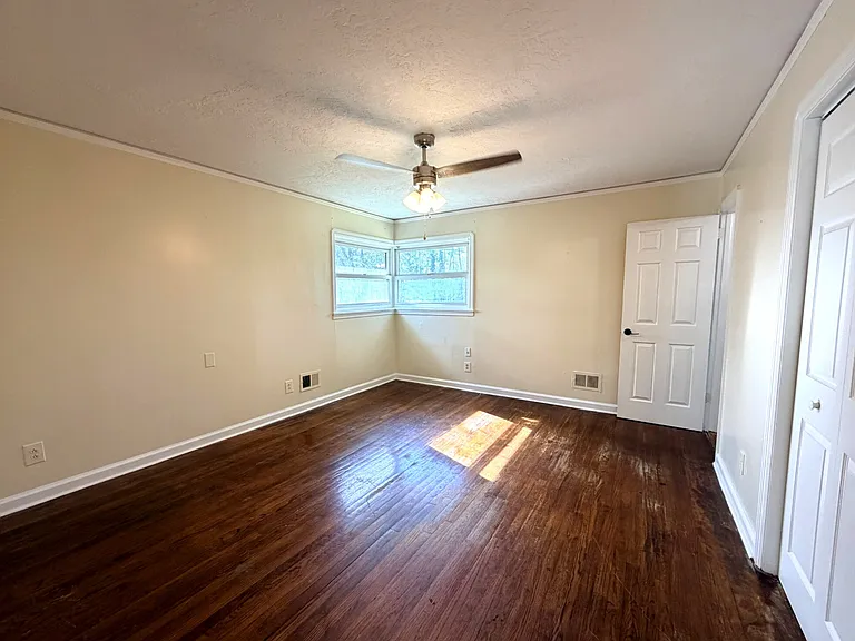 204 Pineview Dr — Photo 10