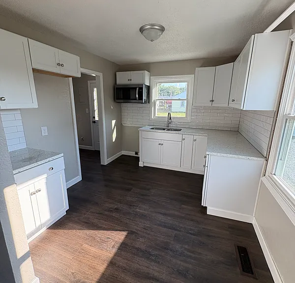 1021 Smith St — Photo 9