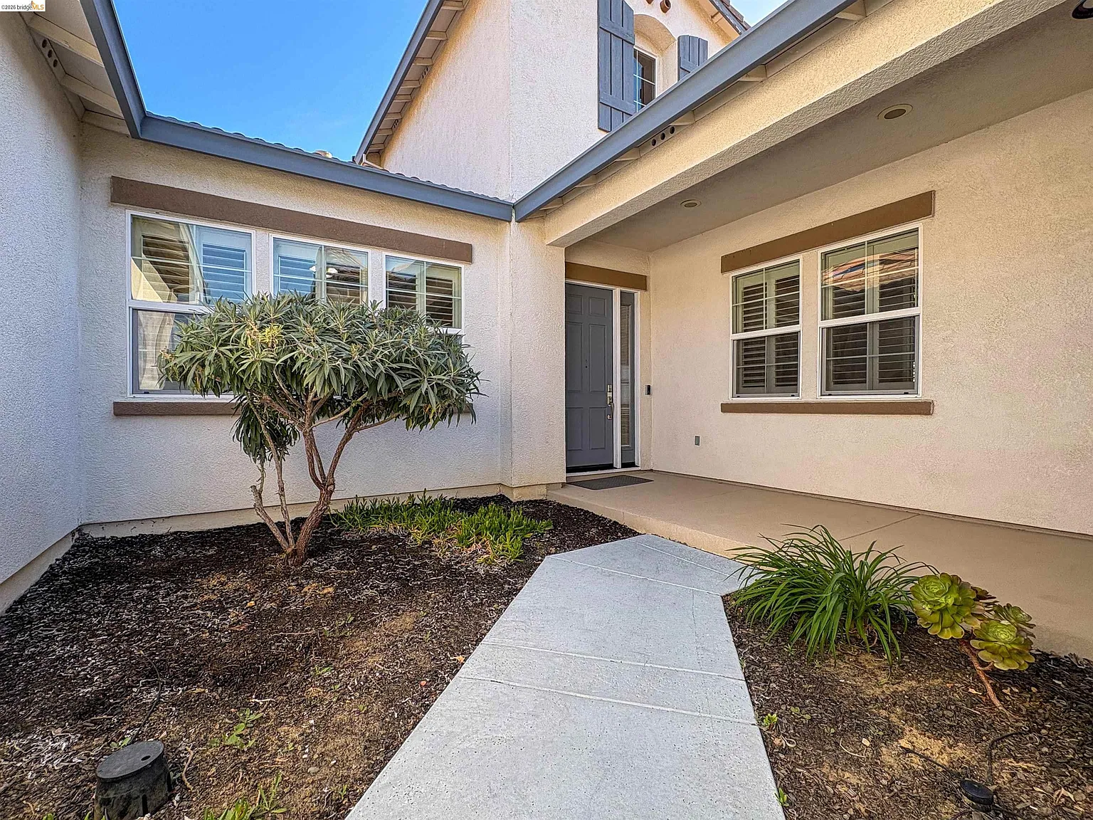 4 bed, 2.5 bath, 2689 sqft, $3,900 — Photo 2