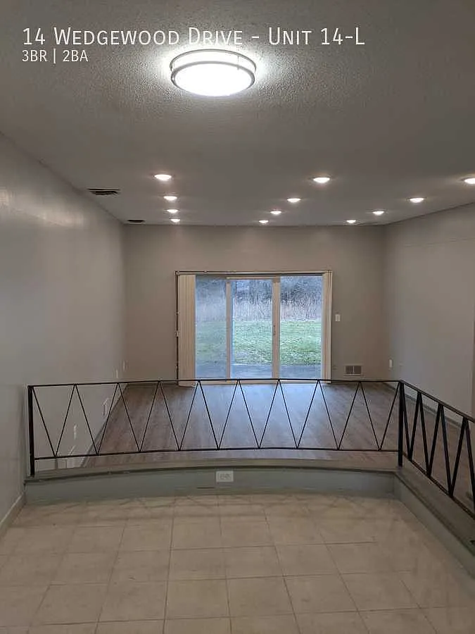 3 bed, 1.5 bath, 1331 sqft, $2,600 — Photo 4