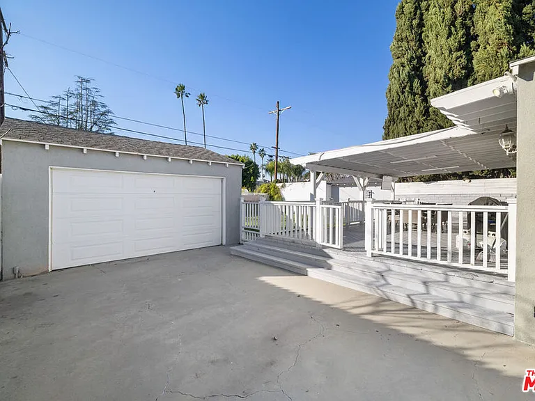5439 Carpenter Ave — Photo 32