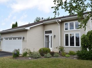 2524 Penn Blvd, Lindenhurst, IL 60046