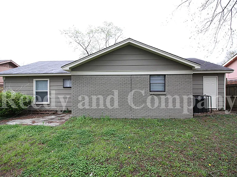 4041 Hitchcock St — Photo 4