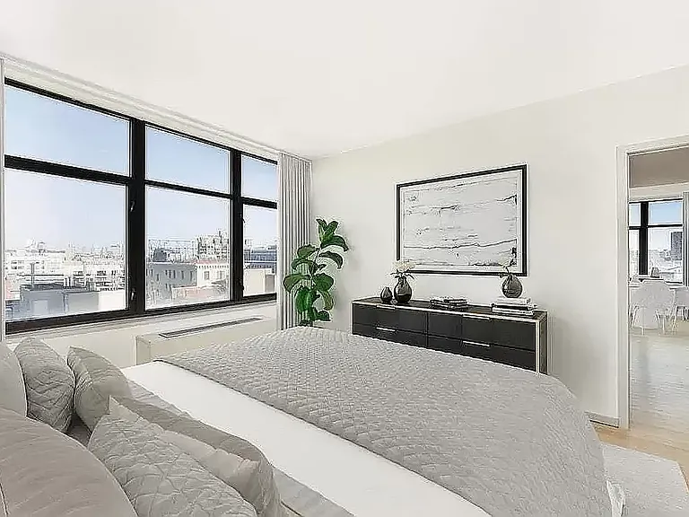 424 Bedford Ave — Photo 3