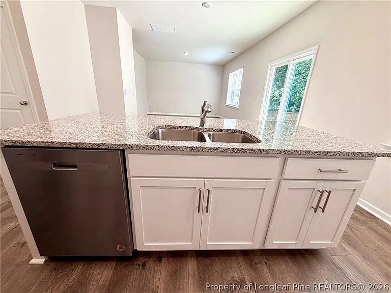 305 Robert Pl — Photo 10