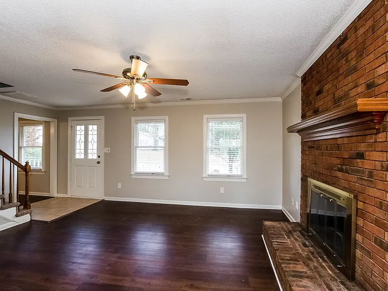 2515 Haybrook Ln — Photo 5