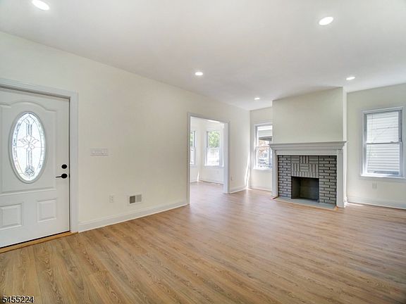 3rd image of 187 Rutledge Ave