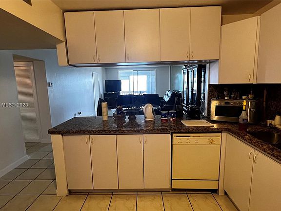 3rd image of 18601 NE 14th Ave APT 305