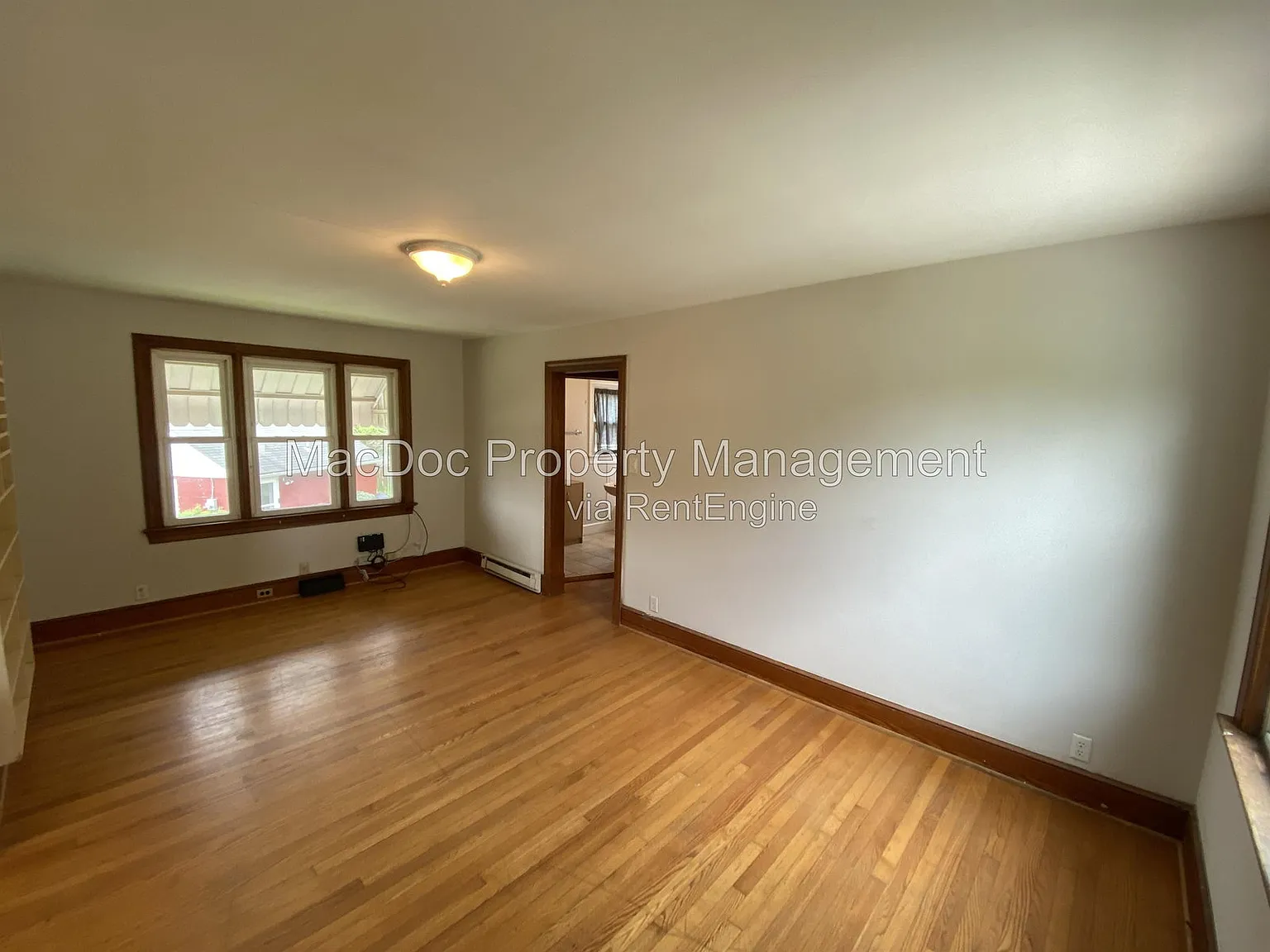 1 bed, 1.0 bath, 735 sqft, $1,495 — Photo 2