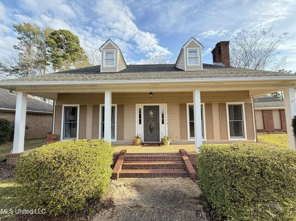 326 Woodlands Dr, Brandon, MS 39047