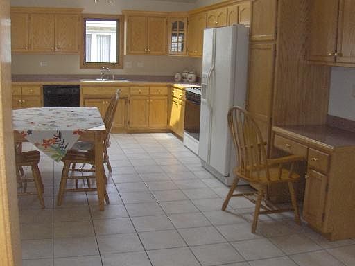4th image of 8520 S Oketo Ave