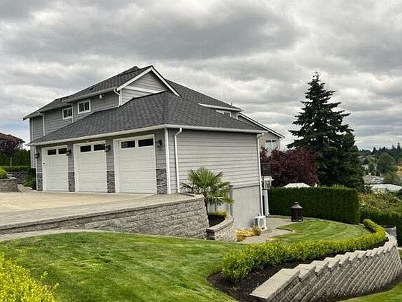 2nd image of 4101 Country Club Dr NE
