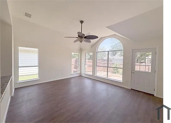 3 bed, 2078 sqft, $2,800 — Photo 3