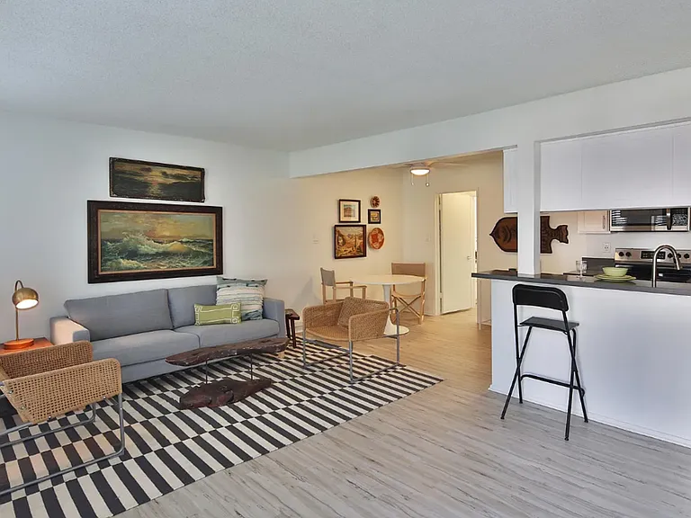 Wardlow Apartments — Photo 25