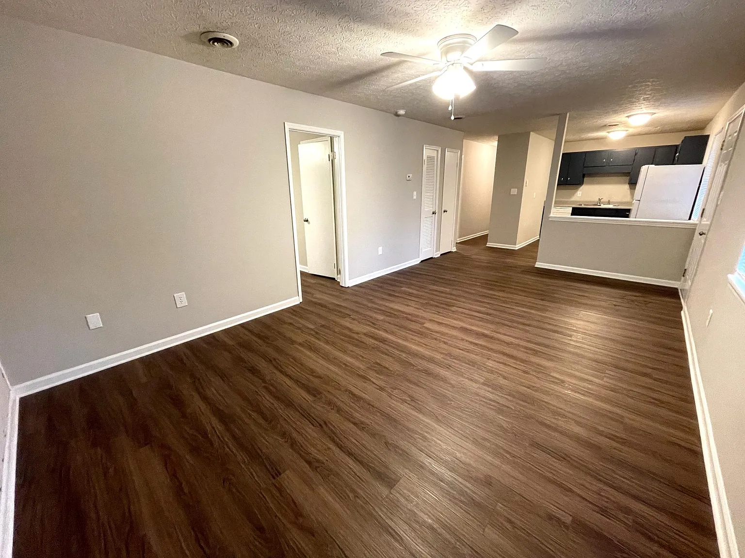 2 bed, 850 sqft, $1,400 — Photo 2