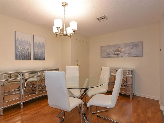 5th image of 14 Bourbon St APT 31