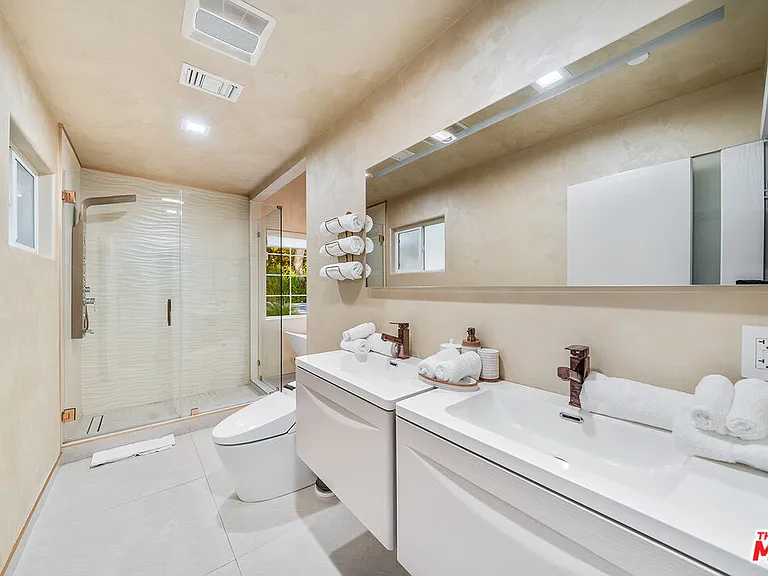 5010 Fulton Ave — Photo 44