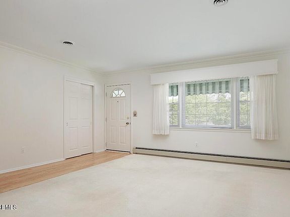 3rd image of 20 Ely Ct