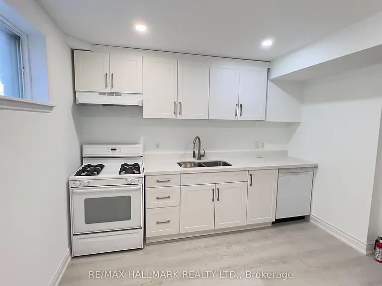 131 Southview Dr #BASEMENT — Photo 2