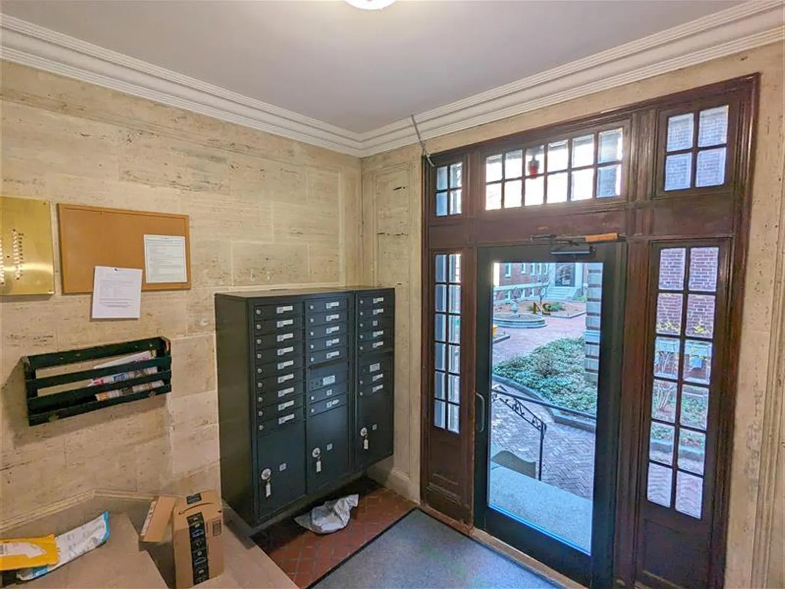 3 bed, 1239 sqft, $4,400 — Photo 3