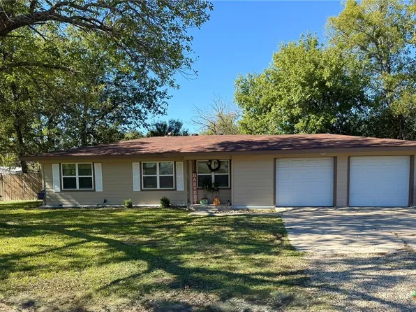 202 N 1st St, Little River Academy, TX 76554