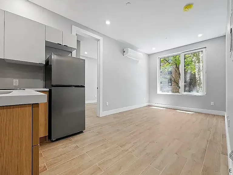 809 Midwood St #5A — Photo 2