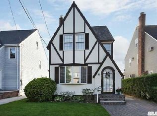 403 Wellington Rd, Mineola, NY 11501