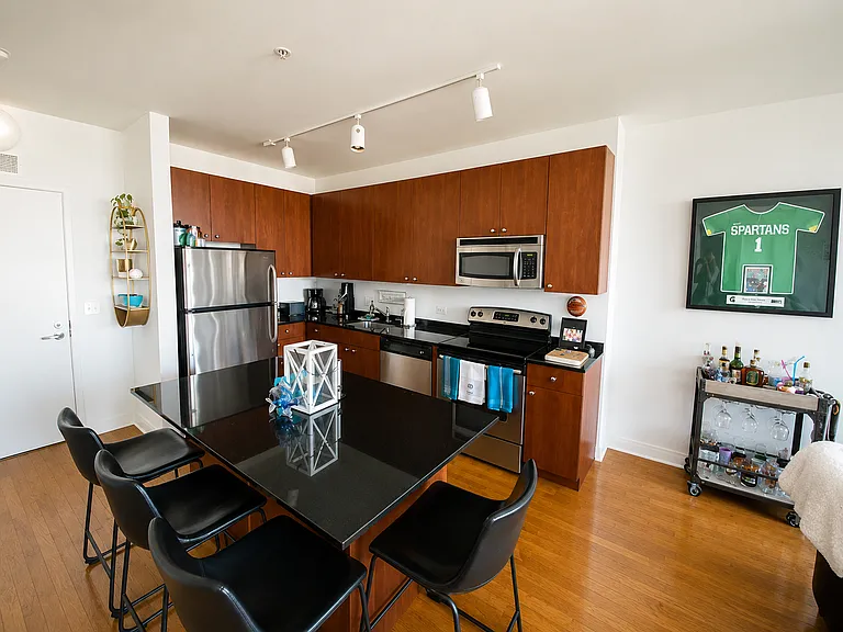 565 W Quincy St #1715 — Photo 3
