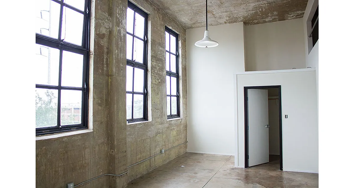 Building Photo - 311 Bryan Ave