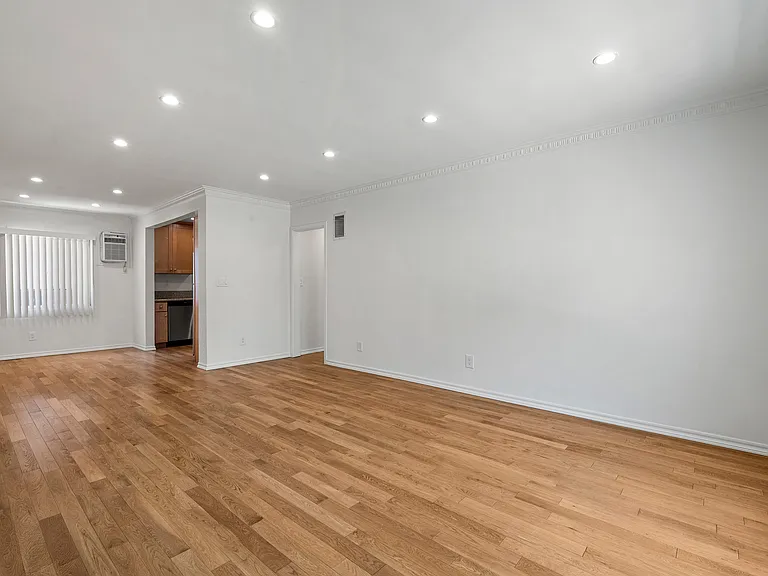 1233 N Harper Ave #6 — Photo 4