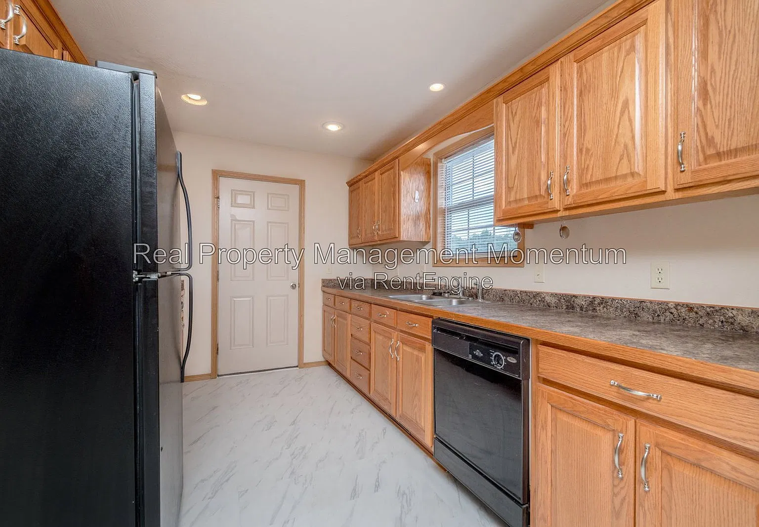 2 bed, 2.0 bath, 1200 sqft, $1,250 — Photo 2